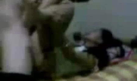 क्यूट चिक एक वाइब्रेटर के साथ सेक्सी फुल मूवी पिक्चर खेलता है