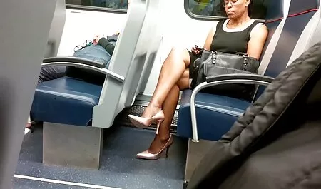 घर पर उसके प्रेमी हिंदी सेक्सी फुल मूवी एचडी में को एक blowjob देता है!