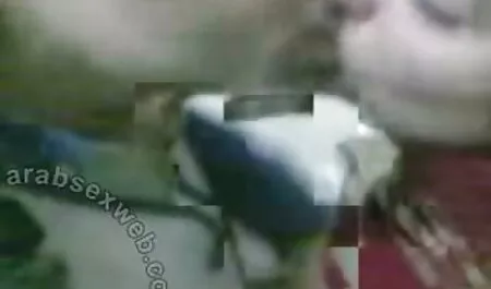 एक परिपक्व दोस्त सेक्सी फिल्म फुल एचडी में हिंदी ने एक जवान मालकिन की चूत चाटी