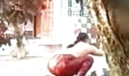 एक युवा सेक्सी श्यामला एक लाल बालों वाली समलैंगिक की बिल्ली को सेक्सी फिल्म फुल सेक्सी धीरे से चाटती है