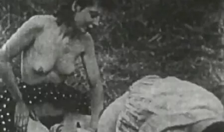 सेक्सी बीएफ फिल्म सेक्सी फुल एचडी लड़की अपने दोस्त को गधे को स्थान देने के लिए तैयार है